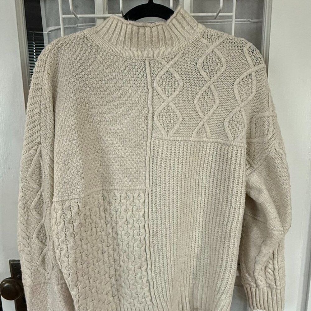 American Eagle Fisherman's Cable Knit Sweater-M (Closet closing permanently 5/15